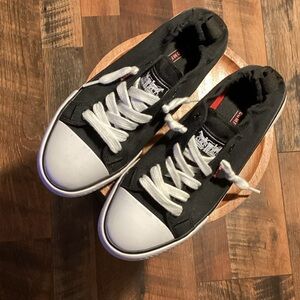 Levi's Black and White Converse “LEVIS”